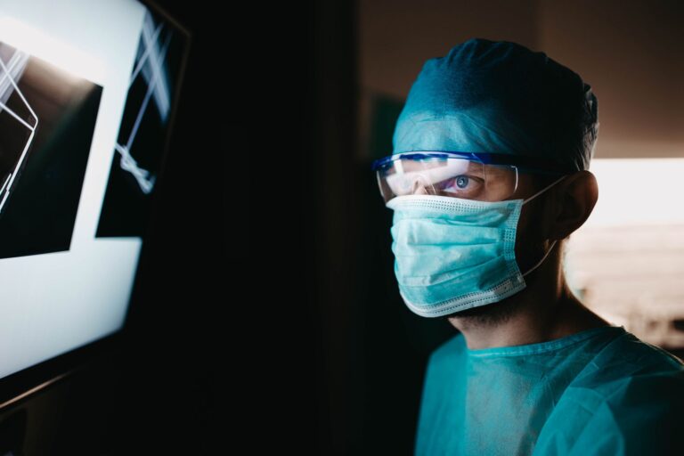 El sistema de IA de Microsoft diagnosticará con una precisión cuatro veces mayor que la de un médico humano