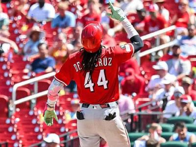 Elly de la Cruz conecta su jonrón 17; Cardenales ganan a Rojos