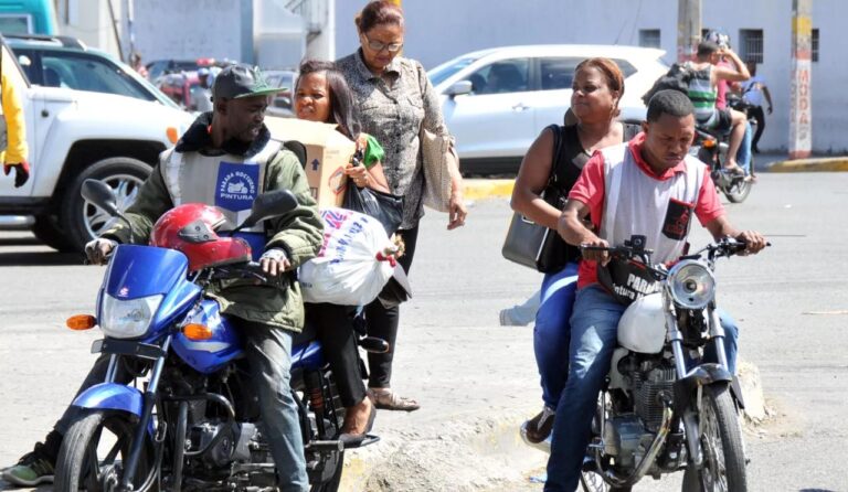 Embajada de EE.UU. advierte a sus ciudadanos sobre riesgos de usar motoconchos en RD