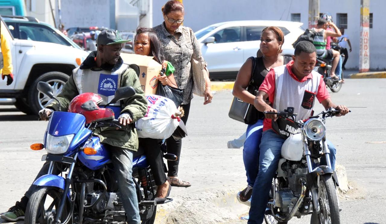 Embajada de EE.UU. advierte a sus ciudadanos sobre riesgos de usar motoconchos en RD