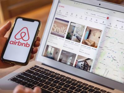 España regula a Airbnb y Booking y RD sigue sin control normativo