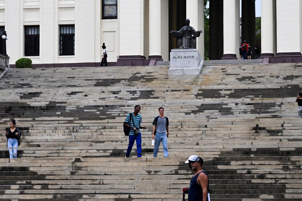 Estudiantes universitarios de Cuba comenzaron un paro en rechazo al aumento de las tarifas de Internet