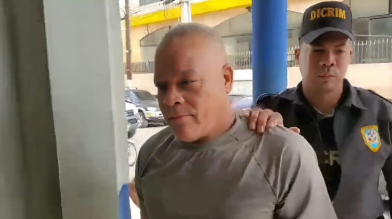 Exdirector municipal apresado por la Policía con arsenal de armas en su vivienda