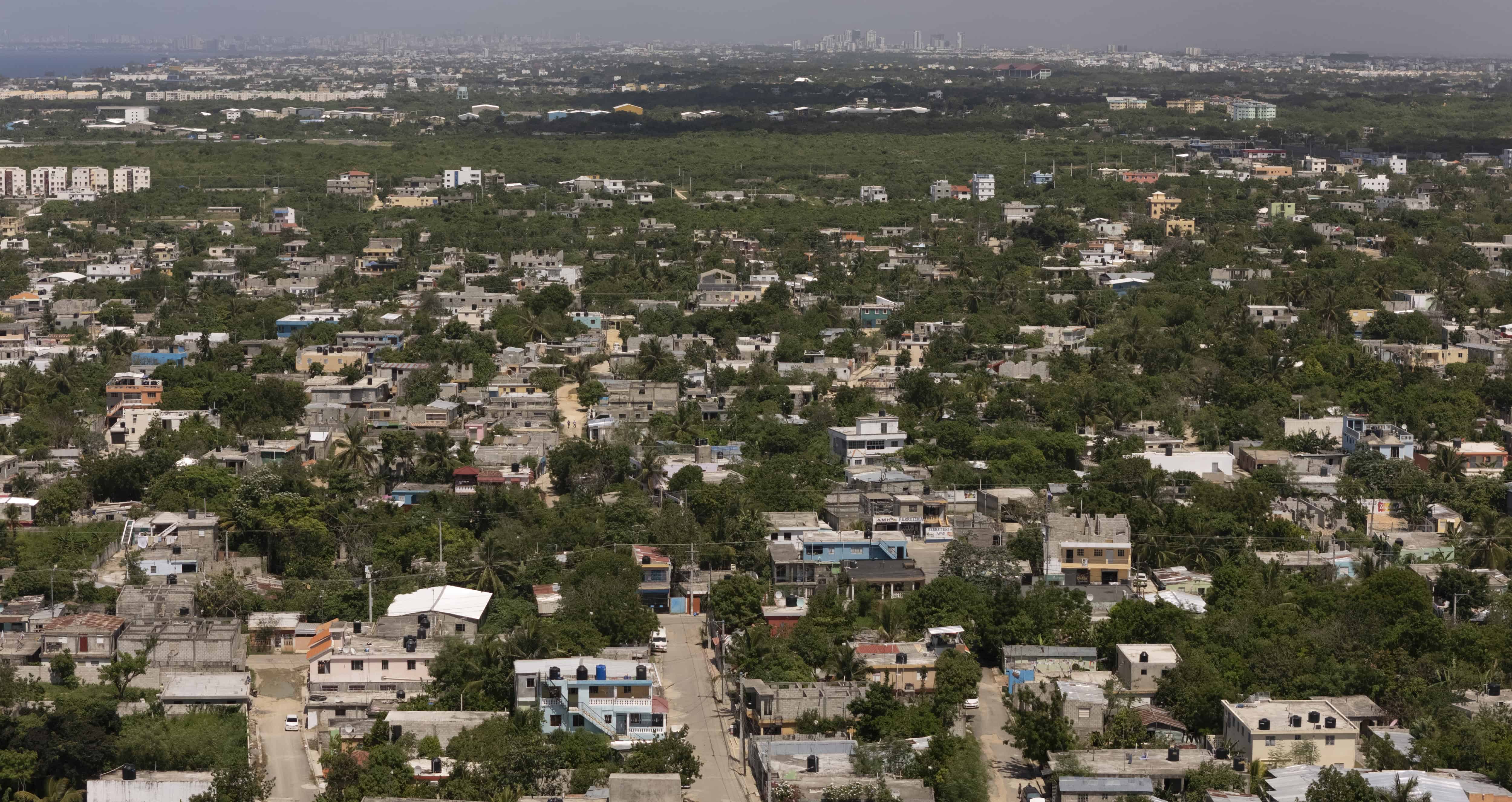 La proliferación de asentamientos informales es una de las principales problemáticas de la falta de un plan de ordenamiento en el municipio de Santo Domingo Este.