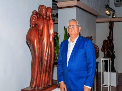 Félix Paula expone su colección 