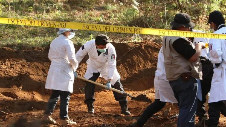 Hallados los restos de más de 30 personas en una fosa clandestina en el norte de México