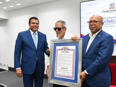 Héroe nacional Delio Gómez Ochoa recibe reconocimiento de diputados