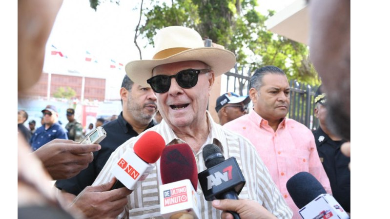 Hipólito se muestra 