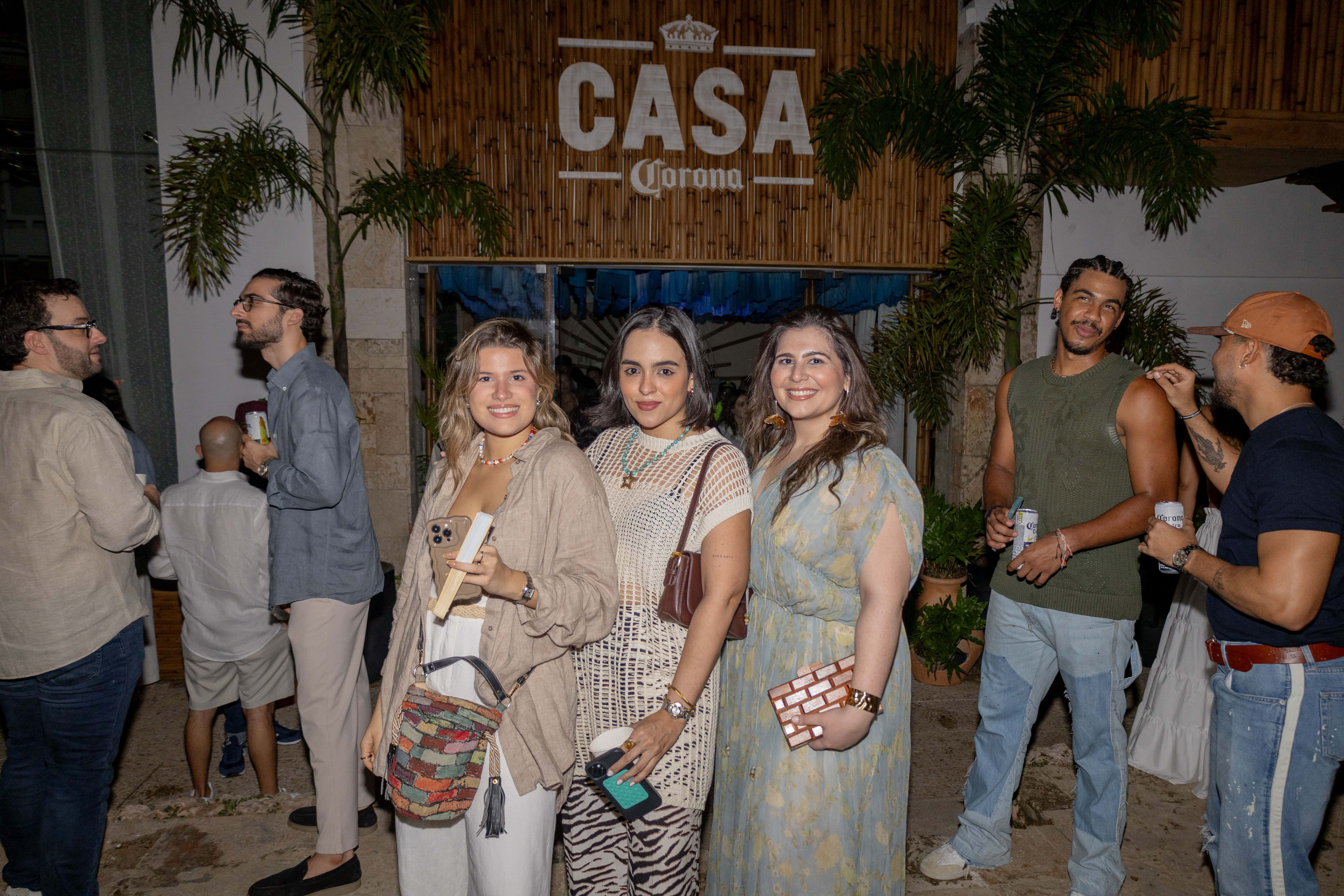 Aura González, Olga Modesto y Miguelina Feris. 