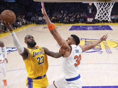 LeBron James ejerce su opción, renueva por 52.6 millones con Lakers