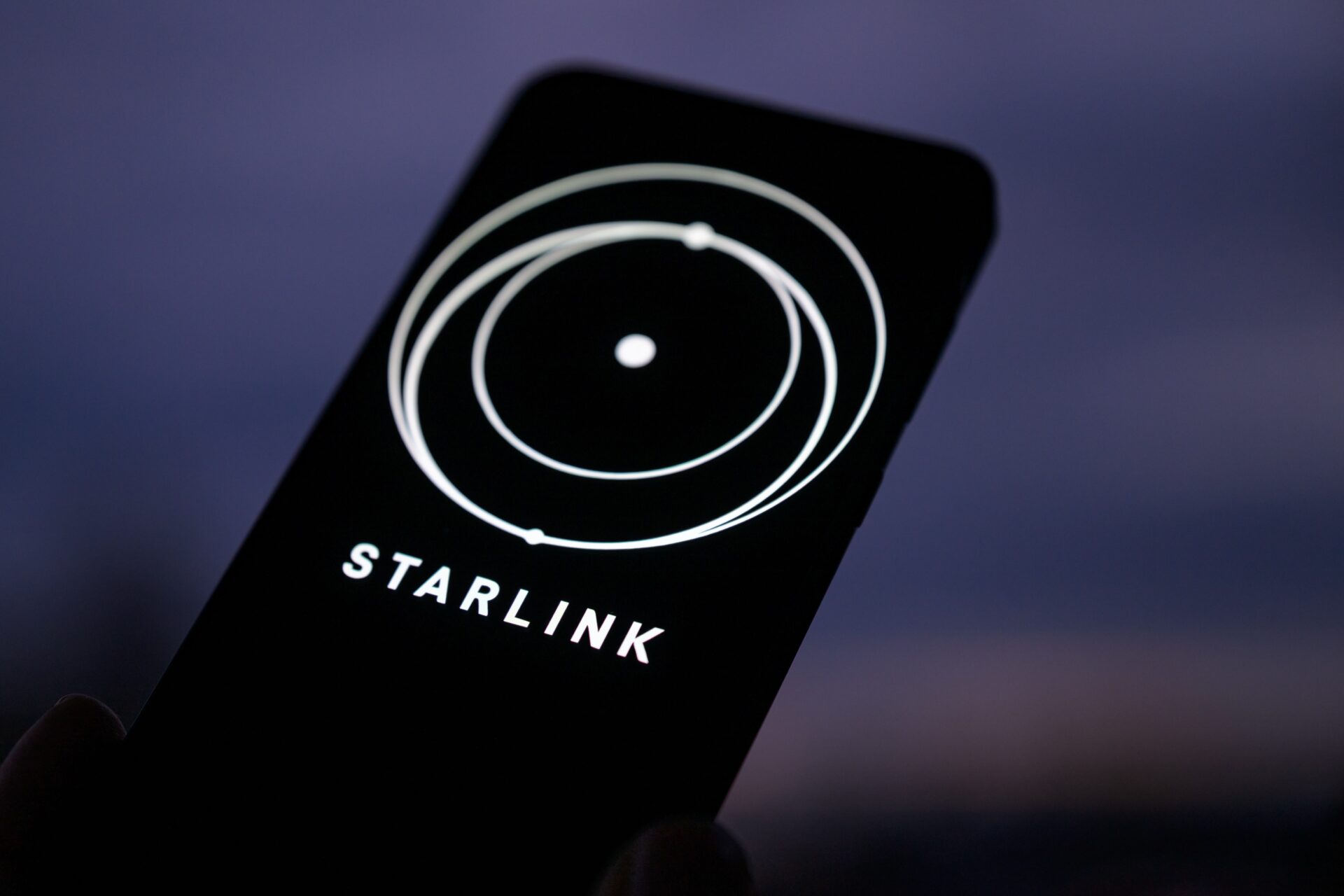 Musk activa Starlink en Irán, pero los problemas de internet continúan