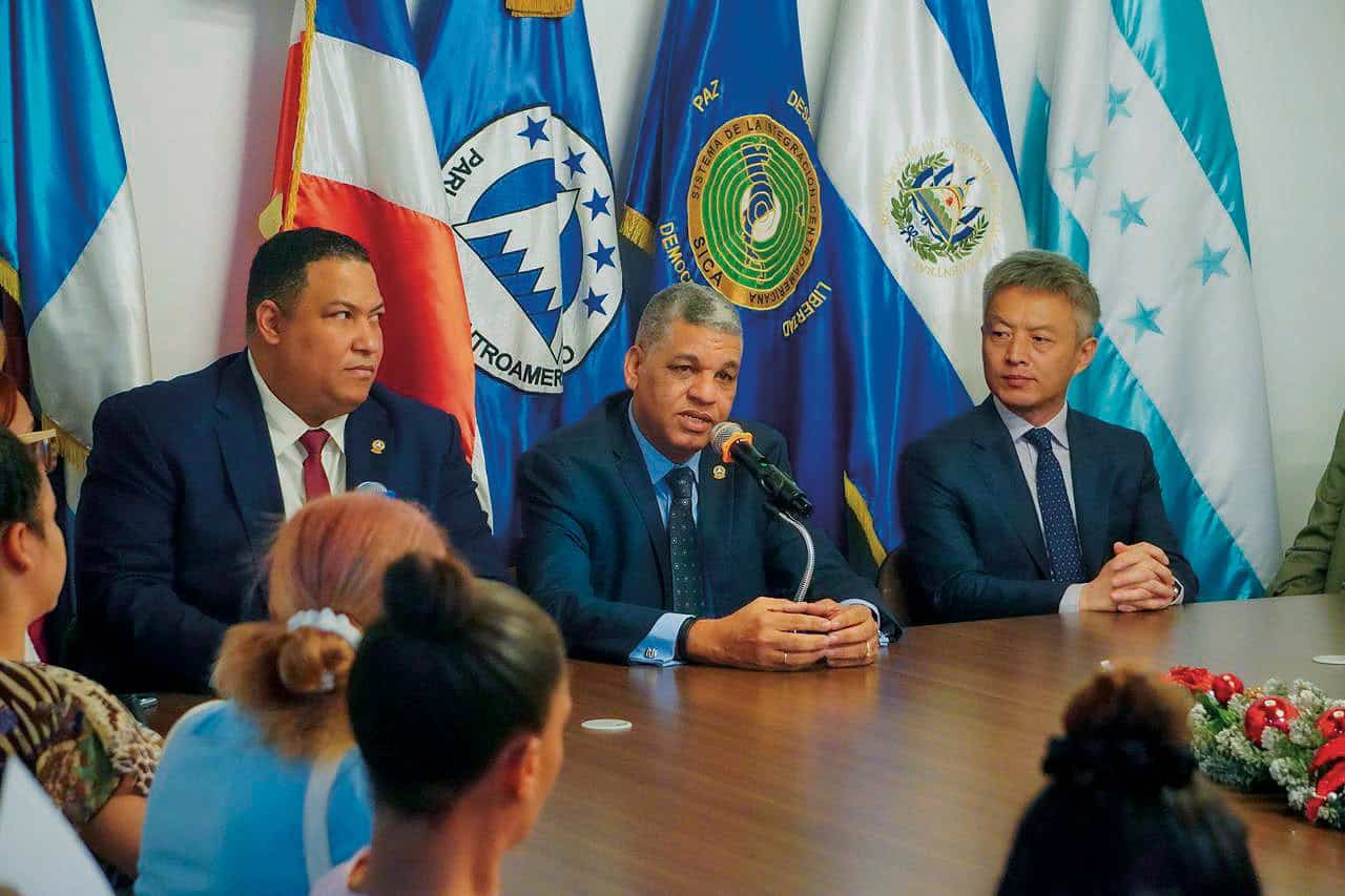 Parlacen defiende labor: 