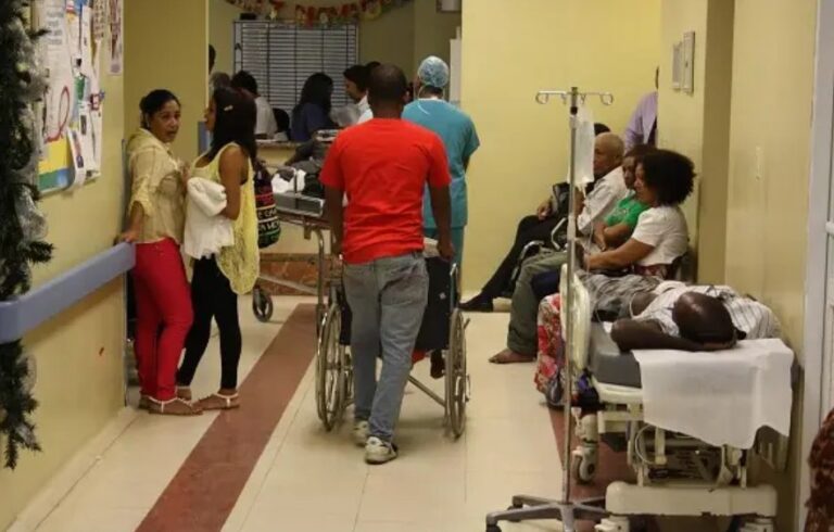 Plantean ley que castigaría con prisión a clínicas que retengan pacientes o cadáveres por impago