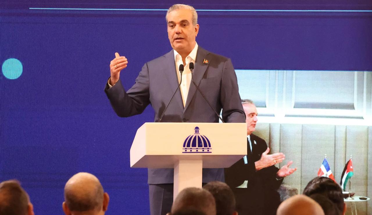 Presidente Luis Abinader niega déficit en Senasa y defiende ampliación de coberturas