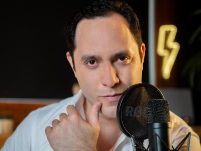 Raeldo López regresa a la radio con una propuesta crítica