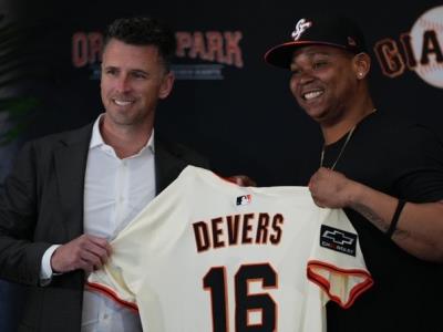 Rafael Devers dice que jugará donde los Gigantes prefieran