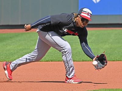 Ramírez y Guerrero Jr. abandonaron un tenso partido tras ser golpeados