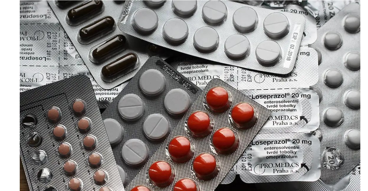Realizan cuatro allanamientos en Salcedo por comercio ilegal de medicamentos