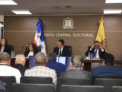 Regulación de las encuestas políticas arroja inquietudes en sesión JCE