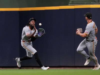 Sacan a Oneil Cruz de juego por falta de esfuerzo en jugada defensiva