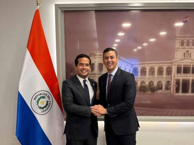 Santiago Peña, presidente de Paraguay, recibe a Omar Fernández