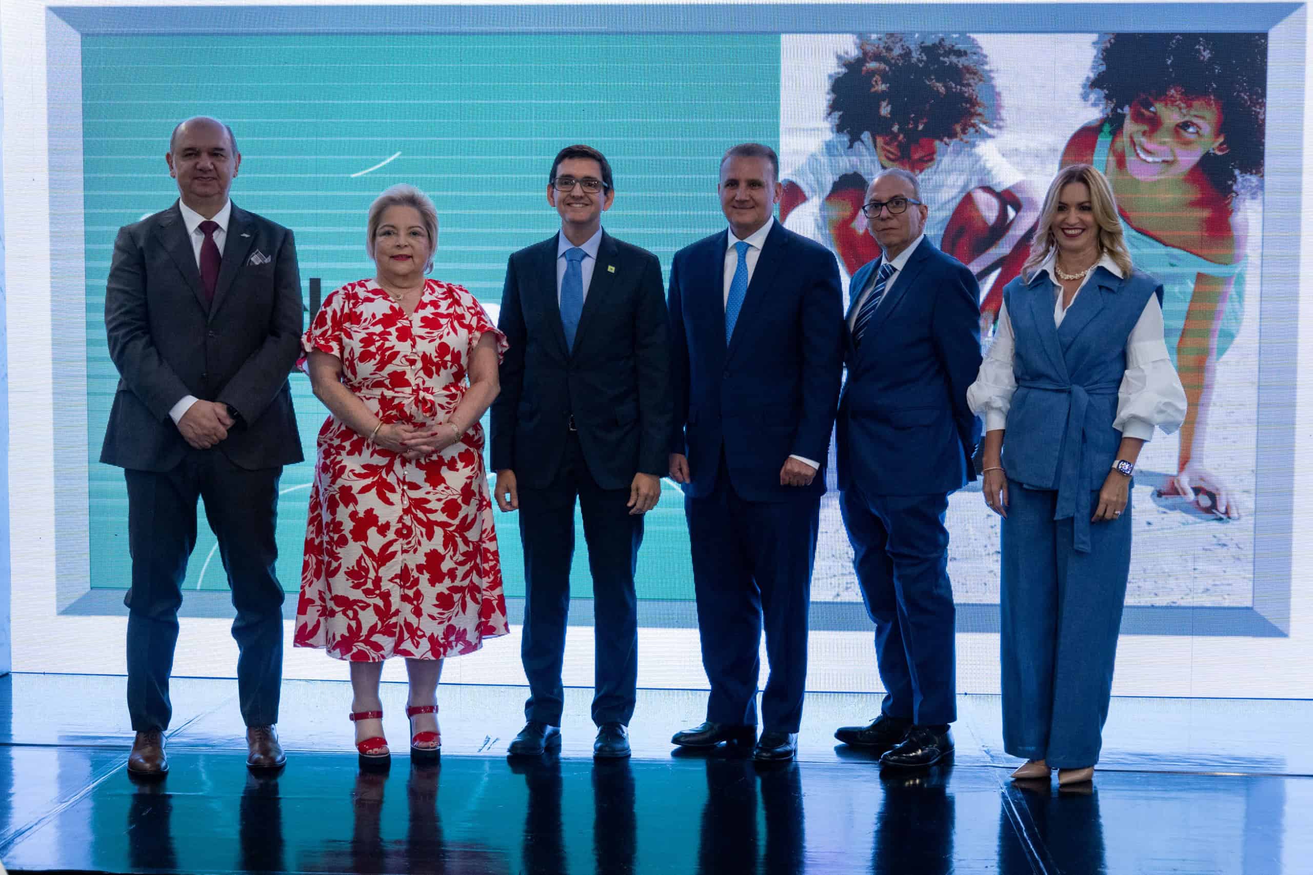Parte de la nueva directiva de Adocem.