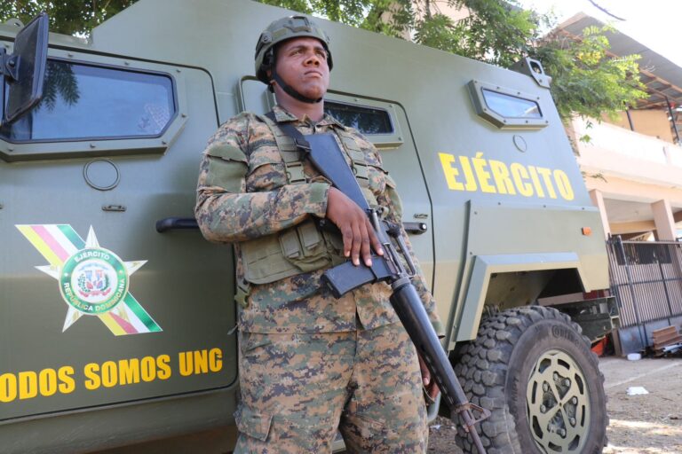 Soldado herido por lanzamiento de piedras desde Haití en Dajabón