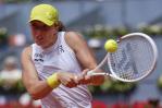 Swiatek viene desde atrás y vence a Keys para alcanzar las semifinales del Abierto de Madrid