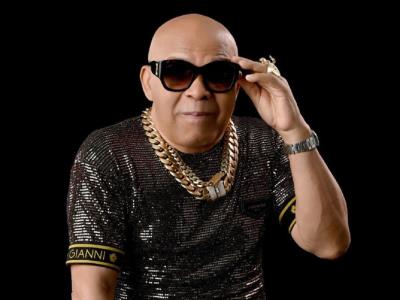 Teodoro Reyes finaliza gira y estrena canción