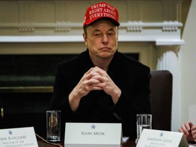 Tesla cay un 14 % en bolsa tras la disputa entre Trump y Musk
