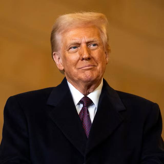 Trump pide formalmente al Congreso rescindir fondos a medios públicos y ayuda extranjera