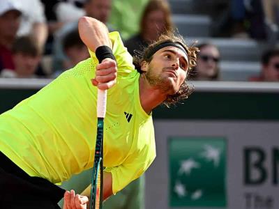 Tsitsipas sufre en su primer triunfo con el entrenador Ivanisevic