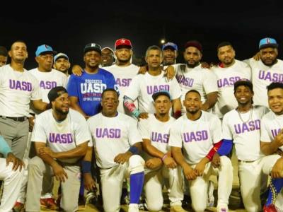 UASD y Reservas dividen arranque Serie Final softbol gubernamental