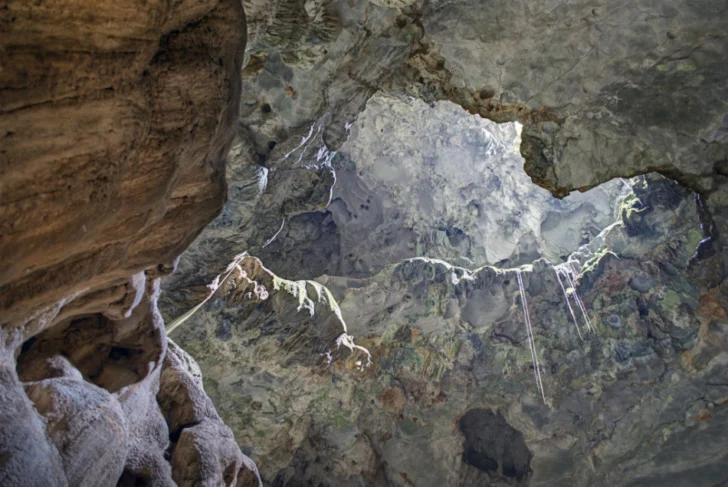 Abinader crea comisión presidencial para desarrollo sostenible y ecoturístico de las Cuevas del Pomier