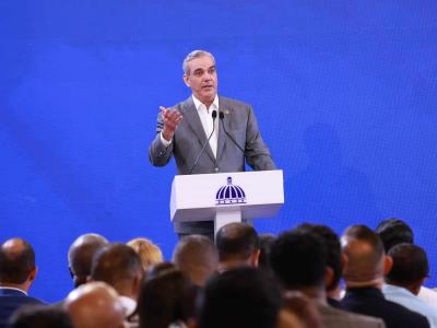 Abinader encabeza LA Semanal con la Prensa