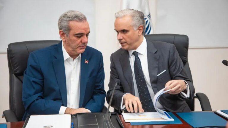 Abinader se reúne con el ministro de Educación ante crisis por falta de cupos escolares