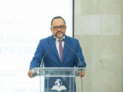 Antoliano Peralta diserta sobre la creación del Ministerio de Justicia