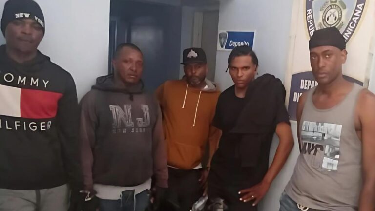 Apresan a seis motociclistas por agresión a vehículo en plena vía pública