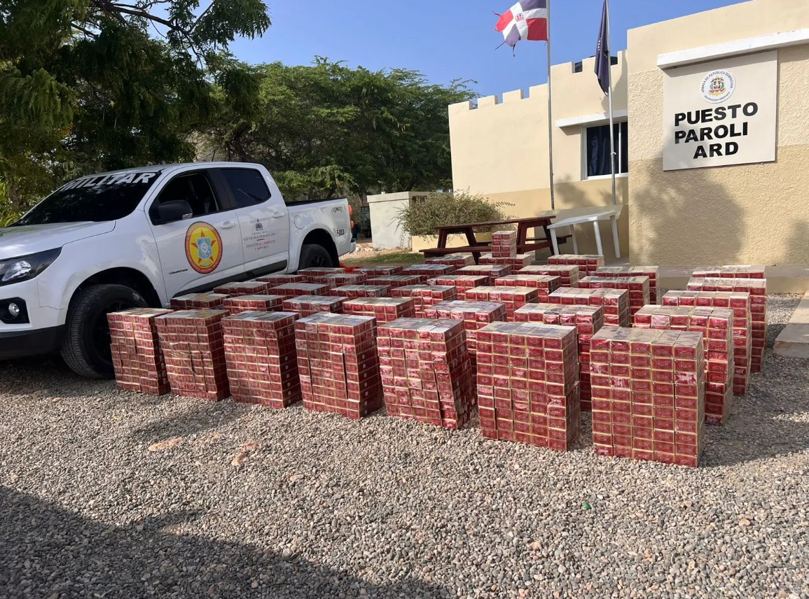 Armada recupera 381,600 unidades de cigarrillos de contrabando en operativo en Montecristi