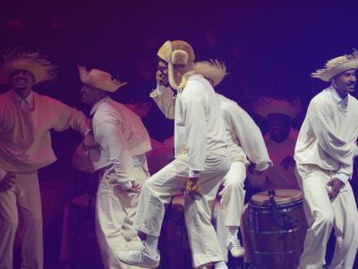 Bad Bunny arma la fiesta en casa con un sentimiento de pertenencia