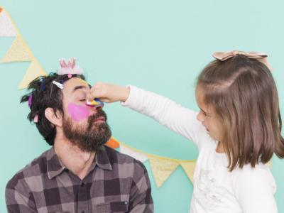 Beneficios de incluir el humor en la crianza de tus hijos