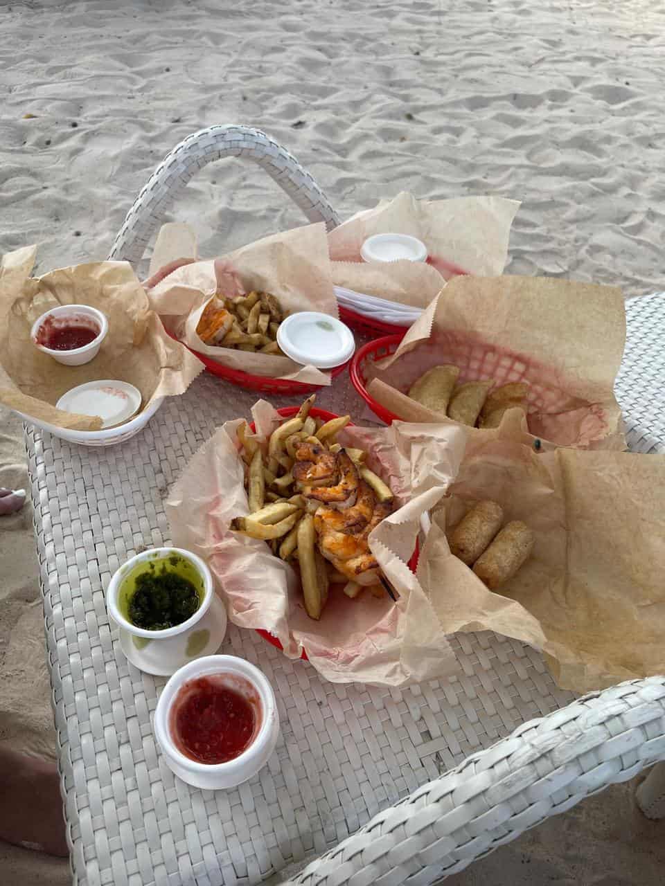 Picoteo del Brasa & Massa Food Truck, en Playa Minitas, Casa de Campo.