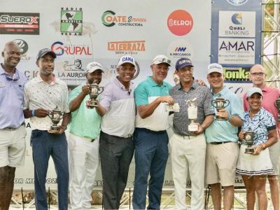 César Rodríguez es campeón del torneo de golf Celebración de Vida