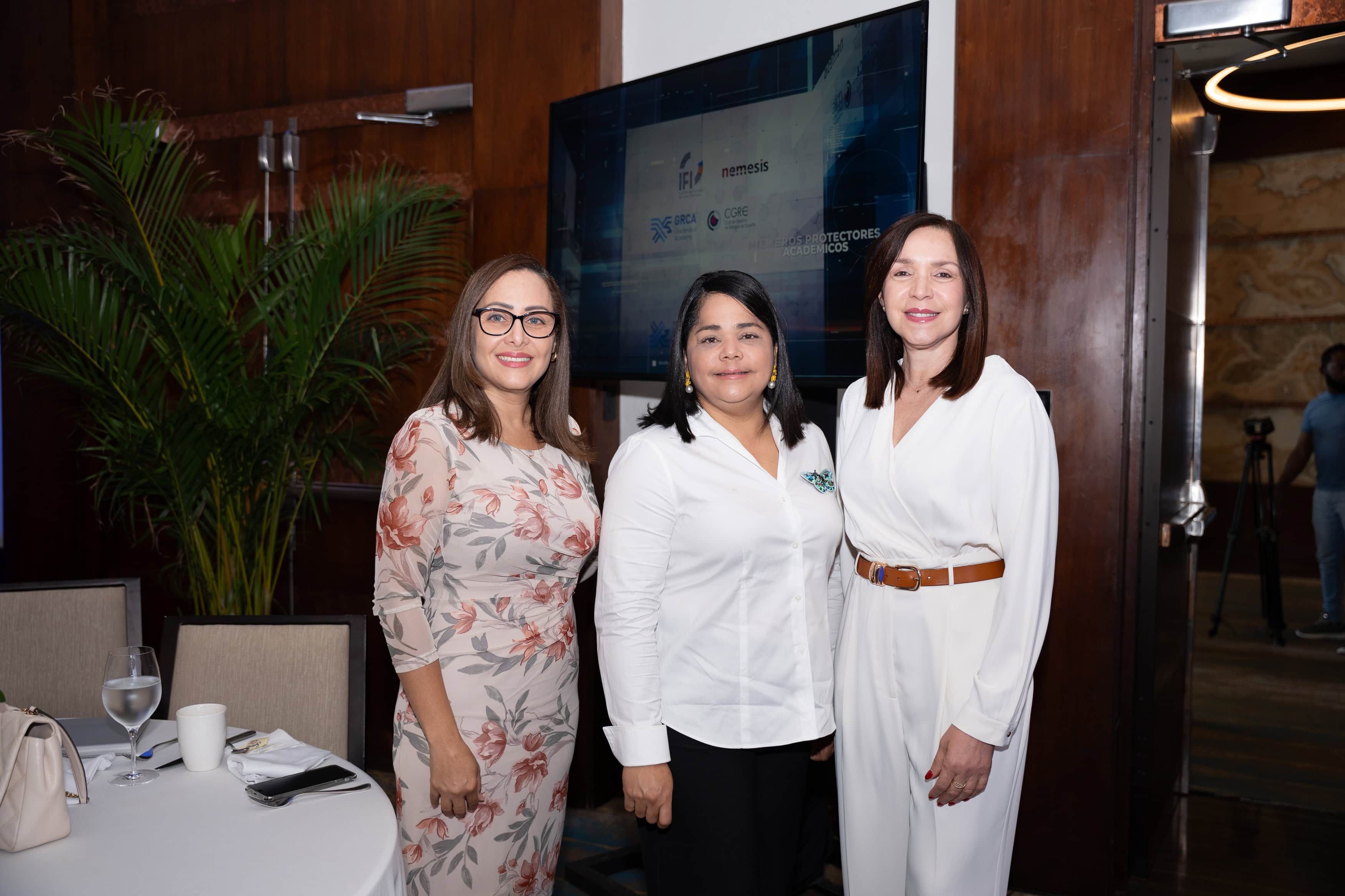 Wendys Sánchez, Reyna Suárez y Maribel Concepción.