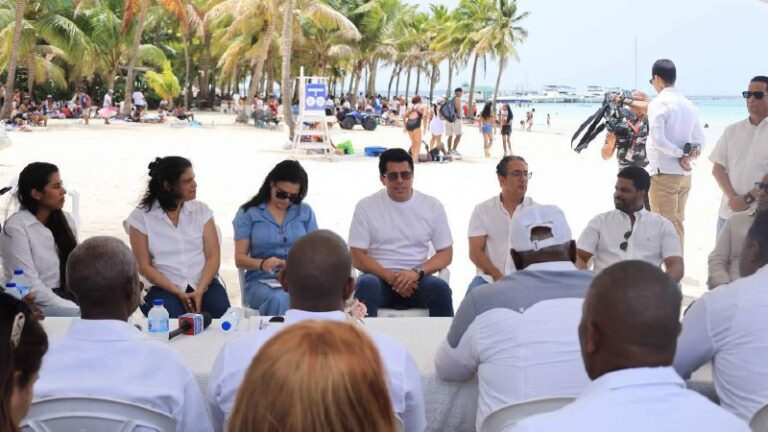 Collado promete remozar la playa de Boca Chica con inversión de RD$600 millones