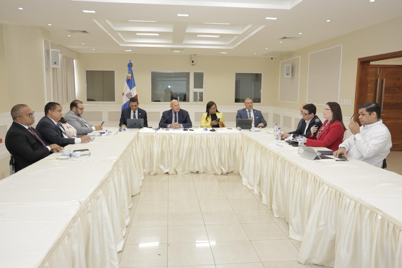 Comisión de Hacienda escucha opinión de instituciones en torno al proyecto de ley que regula los juegos de azar