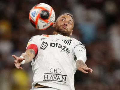 Condenado a 17 años por robar un balón autografiado por Neymar