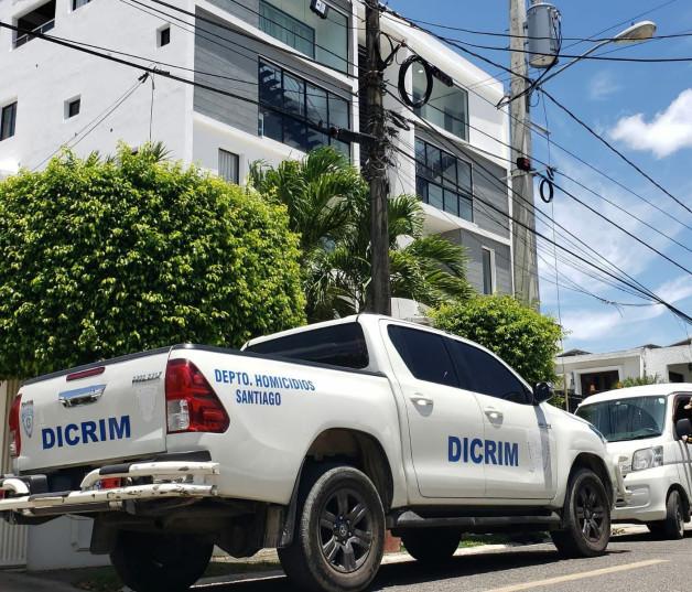 Cubana de 40 años muere al caer de un tercer nivel en Santiago