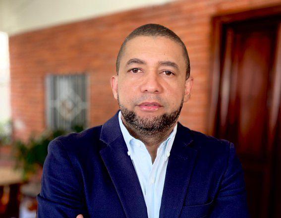 Denuncian ataques contra comunicador que expone irregulares en ventas de combustibles