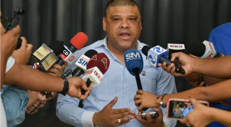 Diputado del PRD califica como "palo acechao a la población" aprobación de préstamo por US$615 millones en la madrugada